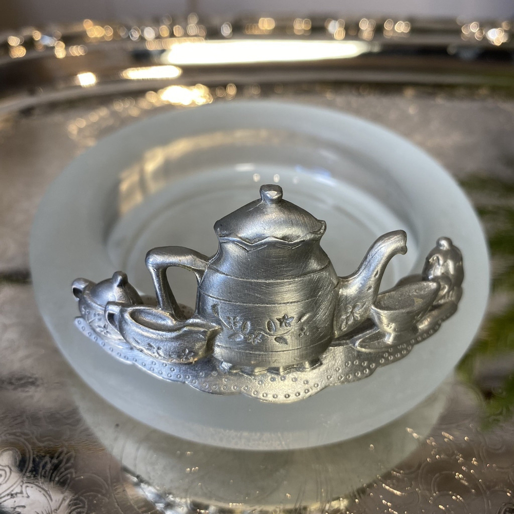 Pewter Cat and Frosted Glass Pillar Candle Holder 4 1/2 in Round
